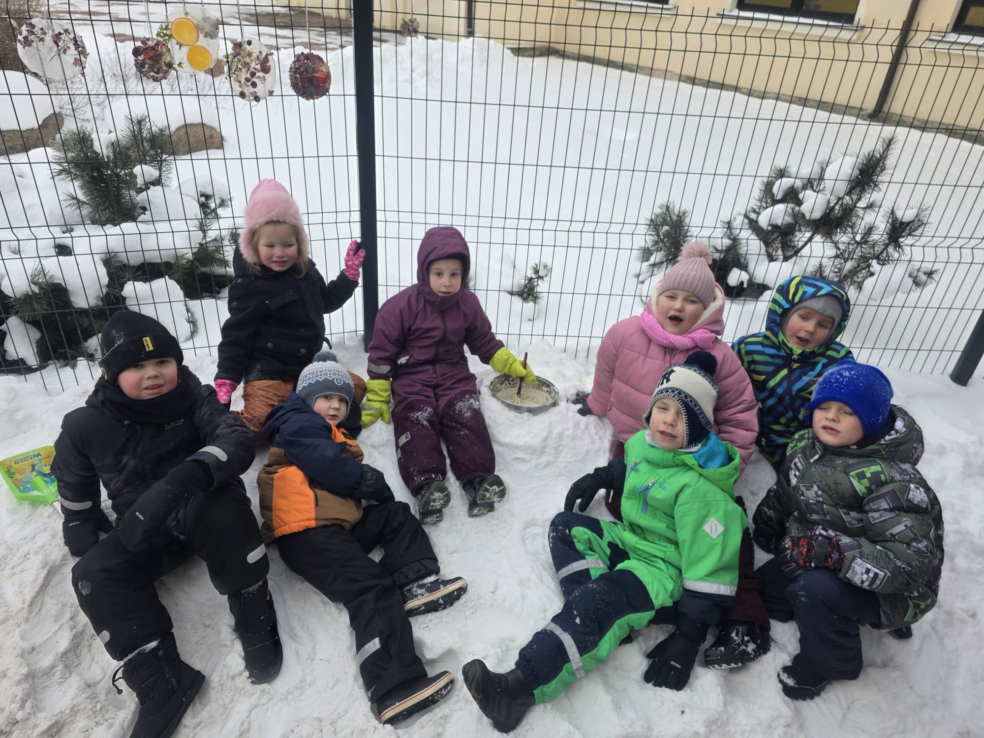 Saldējums sniegā un ūdens pārvērtības.